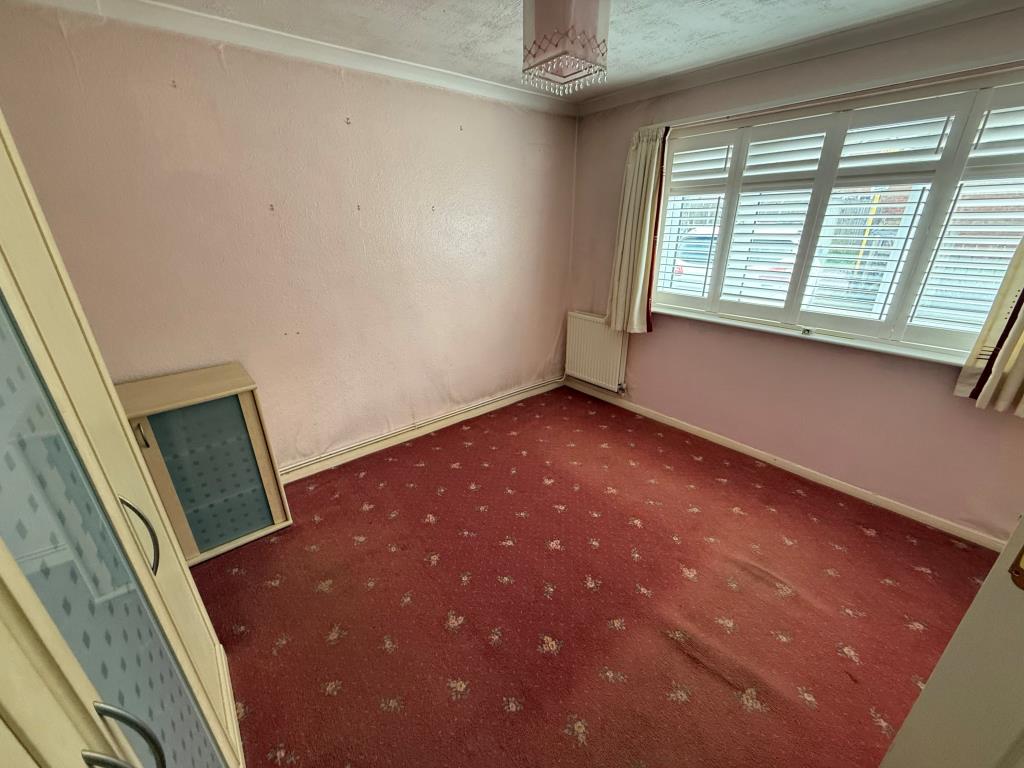 Lot: 12 - SEMI-DETACHED BUNGALOW FOR IMPROVEMENT - Bedroom